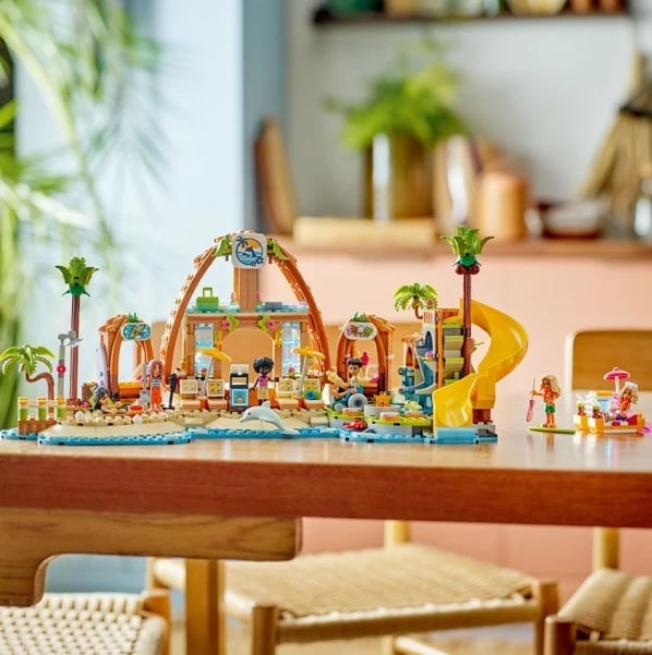 Set LEGO Friends 42673 Family Vacation at the Beach, 1140 pjesë