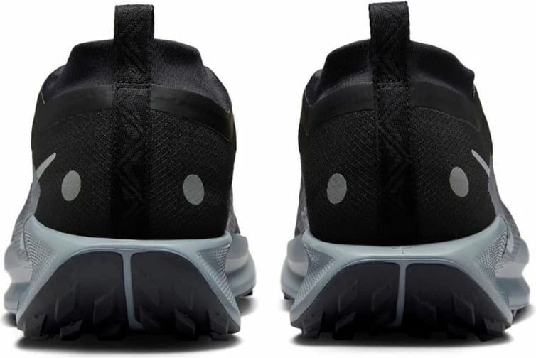 Atlete Nike për meshkuj, të zeza