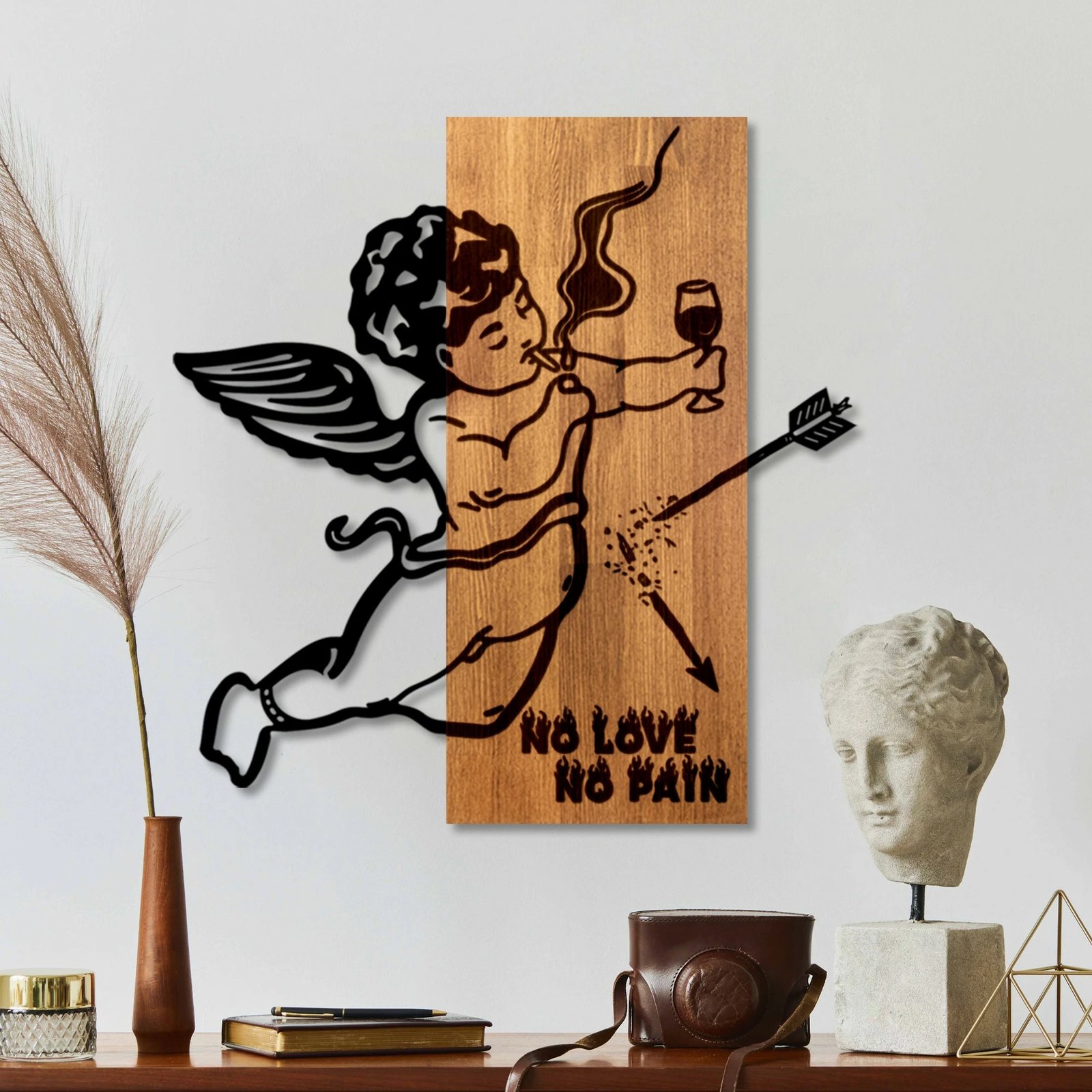 Aksesor dekorativ muri prej druri, Wallity, Wine & Eros, ngjyrë arre dhe e zezë