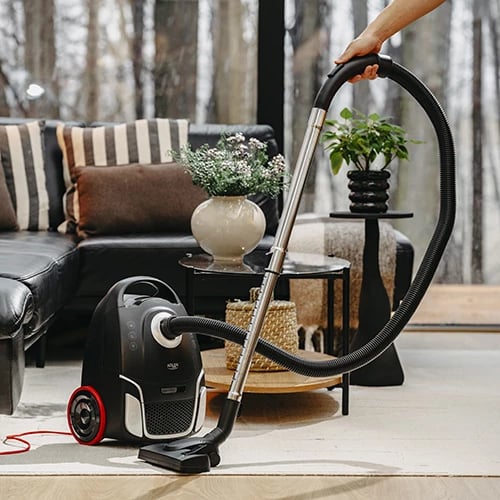 Fshesë me korent me thes, Adler AD 7054, 800W, 17 000 Pa, HEPA H13, depo 2.6L, kabllo 7m, e zezë