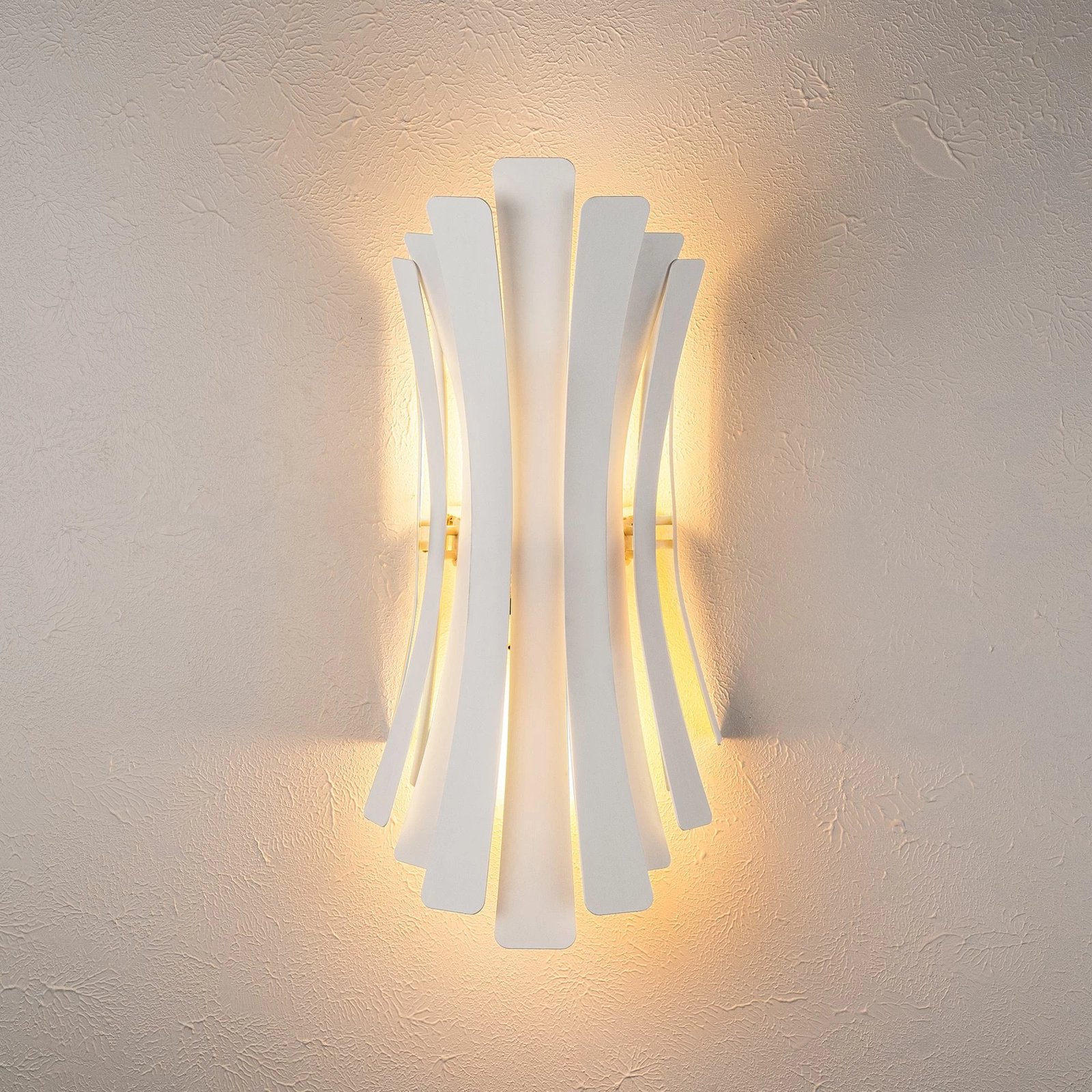 Llambë muri Opviq, Lınea - 15441, trup metalik, e bardhë