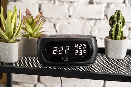 orë alarmi LED, Adler, AD 1186, ekran LED i bardhë, temperaturë e lagështi, datë, snooze, rrymë 230V me bateri rezervë, e zezë