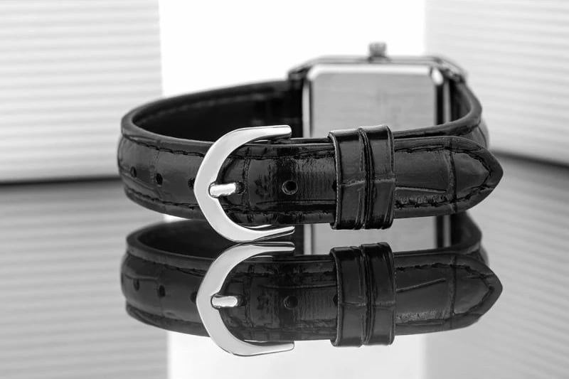 Orë dore Casio për femra, e zezë