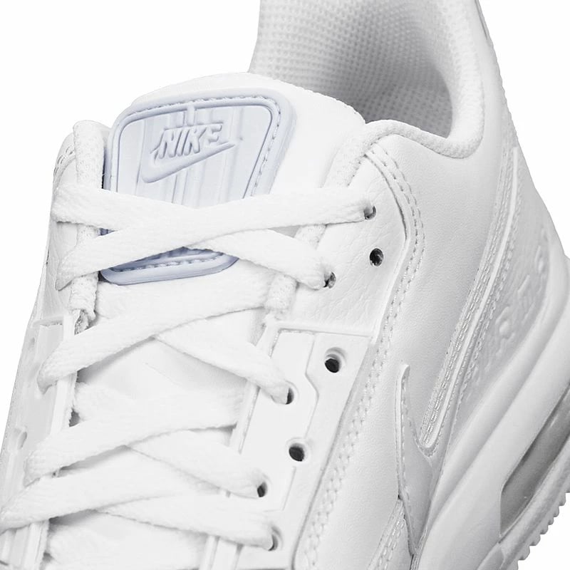 Atlete Nike për meshkuj, të bardha
