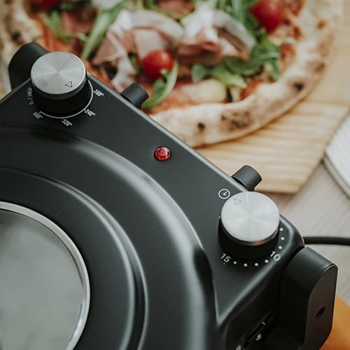Furrë elektrike për pizza, Adler AD 6314, 1200W, gur qeramik, diametër pizza 12" (31.5 cm), timer 5–15 min, 5 nivele temperature, e zezë mat