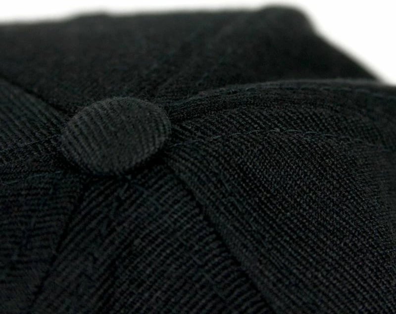 Kapelë Kellys, e zezë