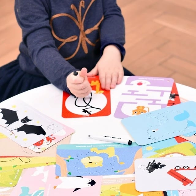 Set edukativ CzuCzu Animal Fun Creative Activities me pisak të fshirshëm, 56 faqe