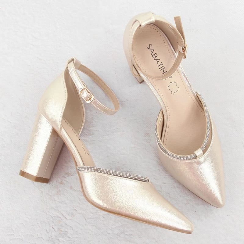 Sandale të mbyllura për femra Sabatina, bezhë