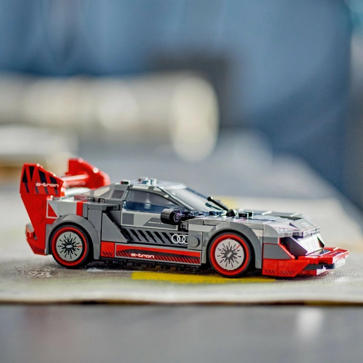 Set ndërtimi LEGO Speed Champions Audi S1 E-tron Quattro 76921, 274 pjesë, për fëmijë dhe koleksionistë, gri/kuqe