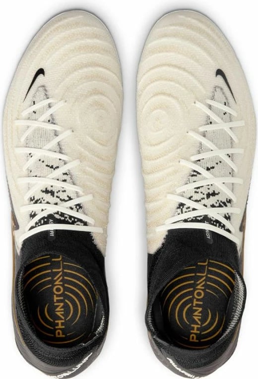 Atlete futbolli Nike për meshkuj, të bardha e të zeza Atlete futbolli Nike për meshkuj, të bardha e të zeza