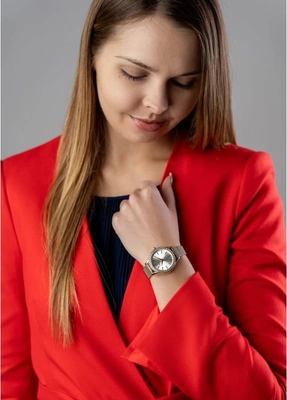 Orë dore femra Paul Lorens, ari