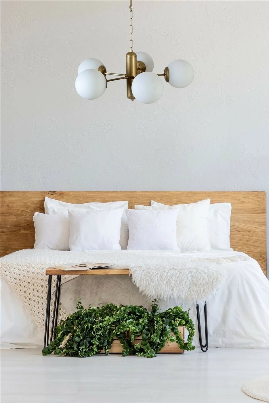 Llambë tavani Opviq Bankok, 5 drita, ngjyrë e bardhë dhe ari, xham