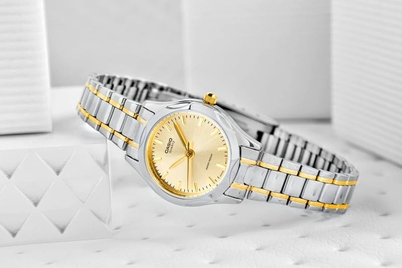 Orë dore për femra Casio, argjend e ar