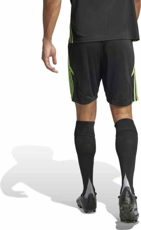 Shorce për meshkuj adidas, të zeza dhe të gjelbra Shorce për meshkuj adidas, të zeza dhe të gjelbra