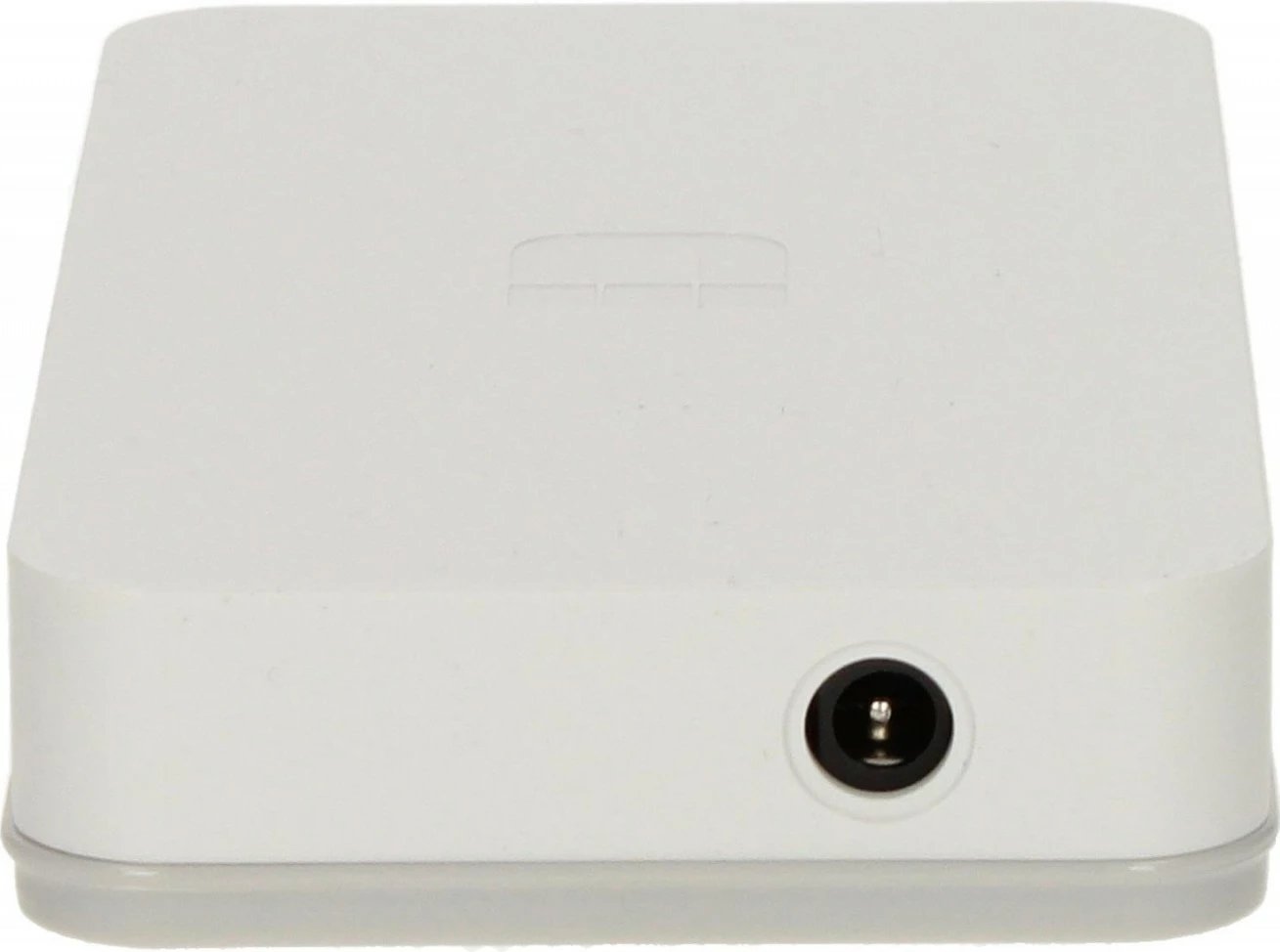 Switch D-Link GO-SW-8E/E 8 porta 10/100 Fast Ethernet i pa-menaxhuar desktop pa ventilator, i bardhë