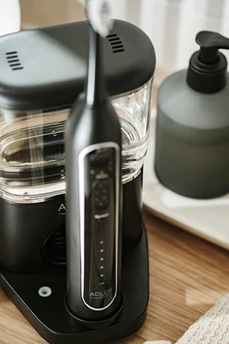 Furçë dhëmbësh sonike me irigator 2-në-1, Adler AD 2180, depozitë 500 ml, USB-C, e zezë