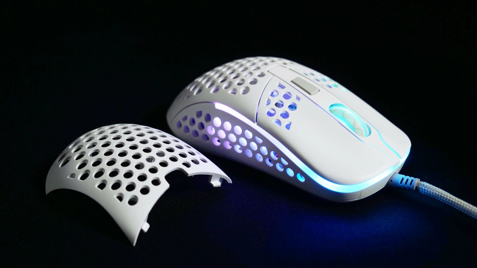Maus Cherry XTRFY M42, 16000 DPI, Ambidextrous, USB Type-A, Bardhë