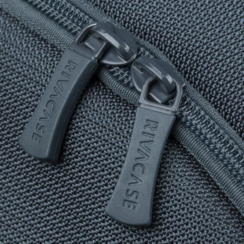 Çantë shpine RivaCase 8460 për laptop 17", poliestër, monokromatike