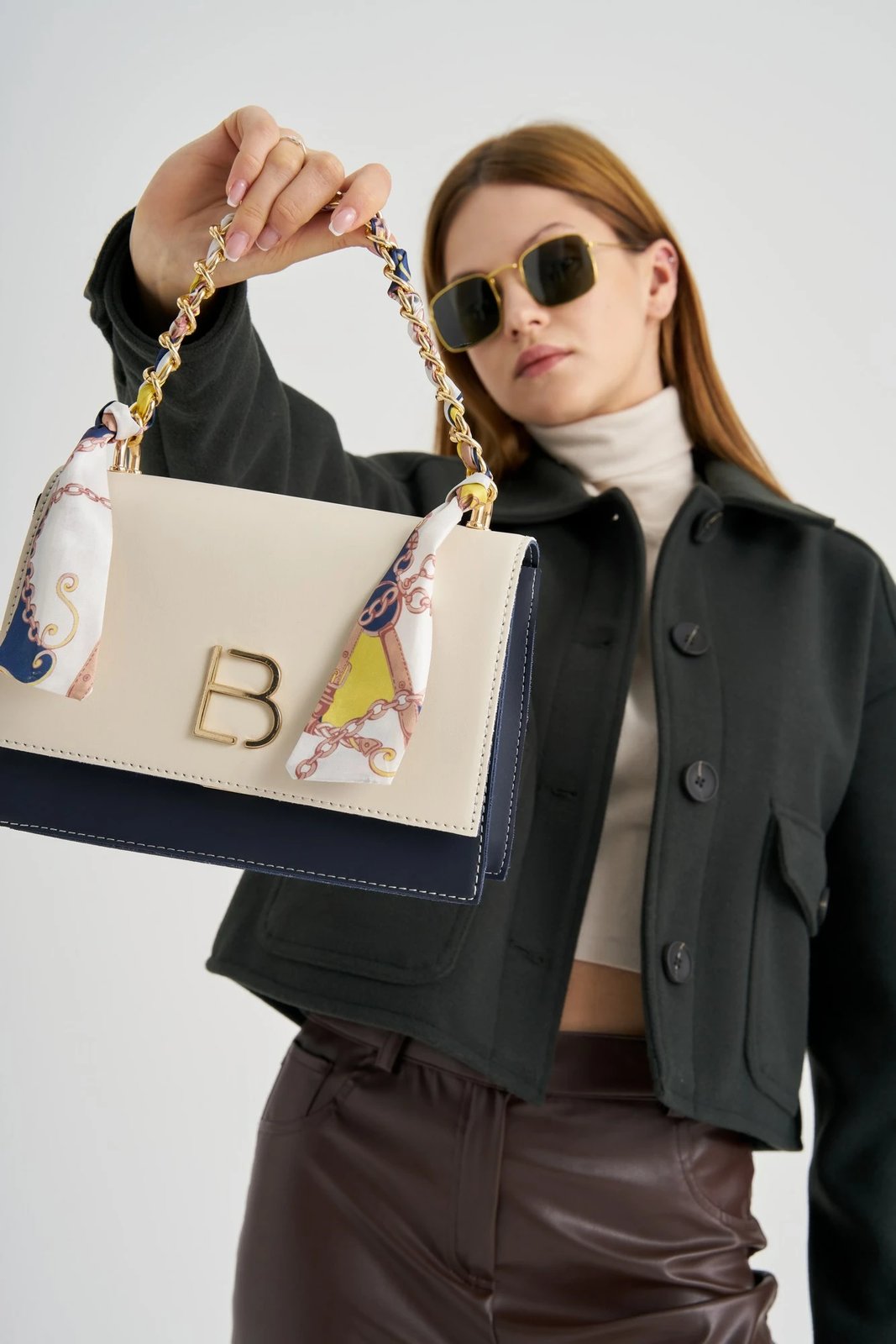 Çantë crossbody Lucky Bees, krem dhe blu e errët, 918