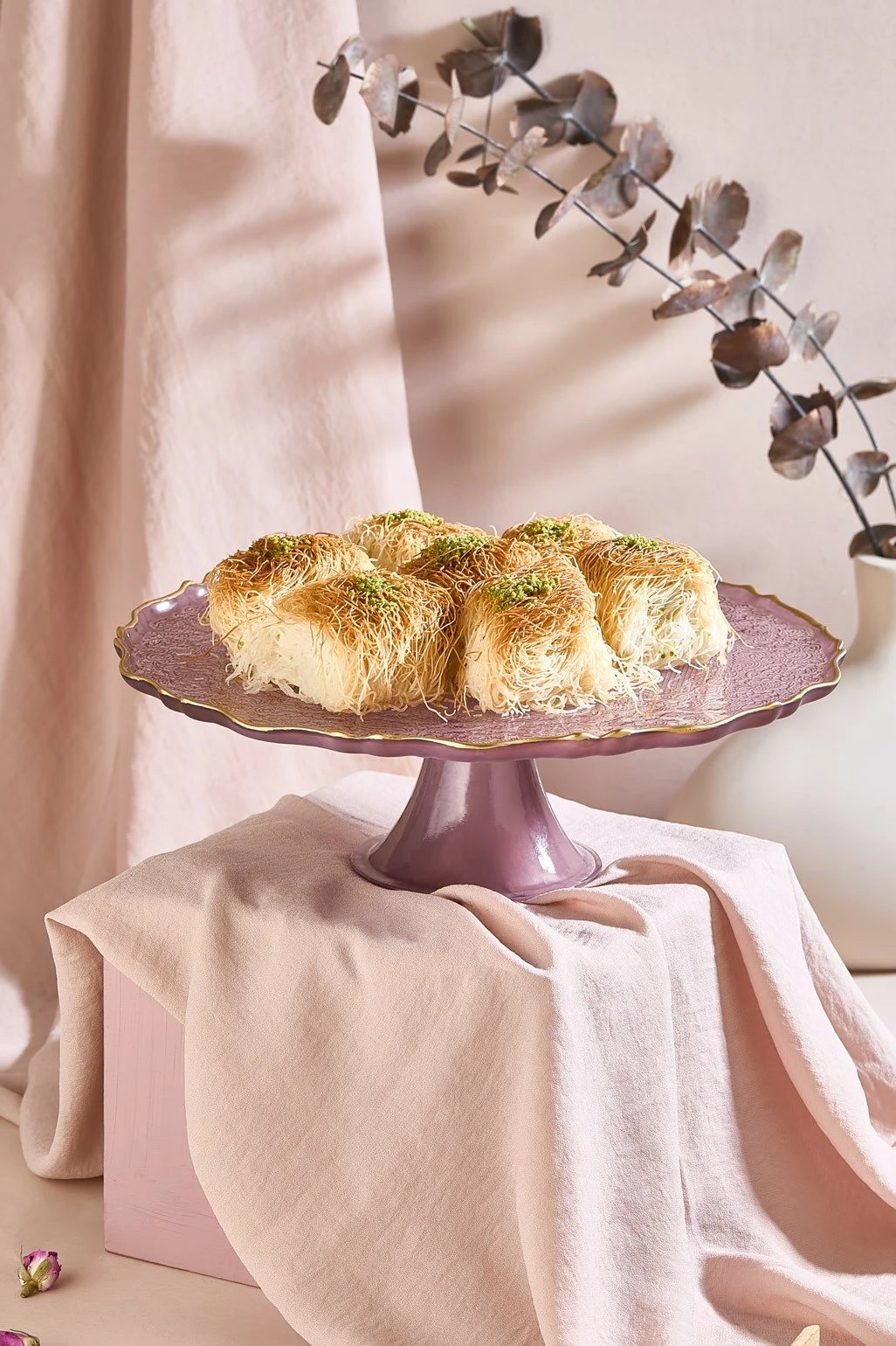 Pjatë servirëse për ëmbëlsira Hermia, e vjollcë