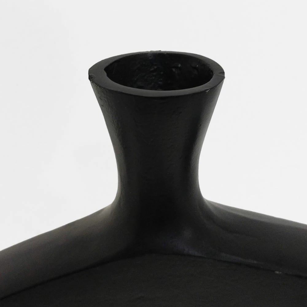 Vazo ovale abstrakte, alumin i zi, 31x5x41cm