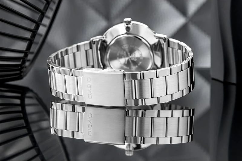 Orë dore për meshkuj CASIO, argjendtë