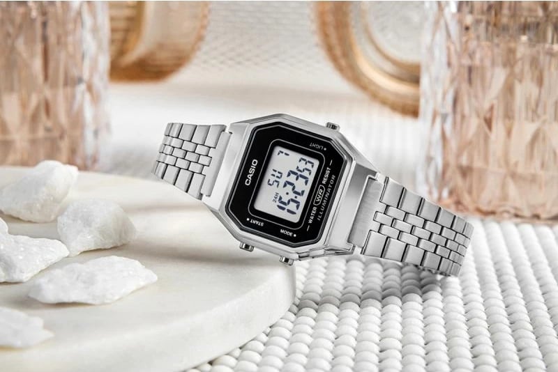 Orë dore për femra CASIO, argjendi