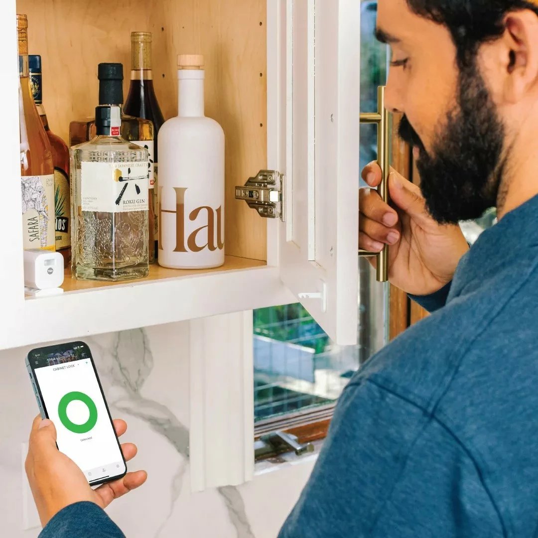 Bravë inteligjente për dollapë YALE HOME Smart Cabinet Lock, e bardhë