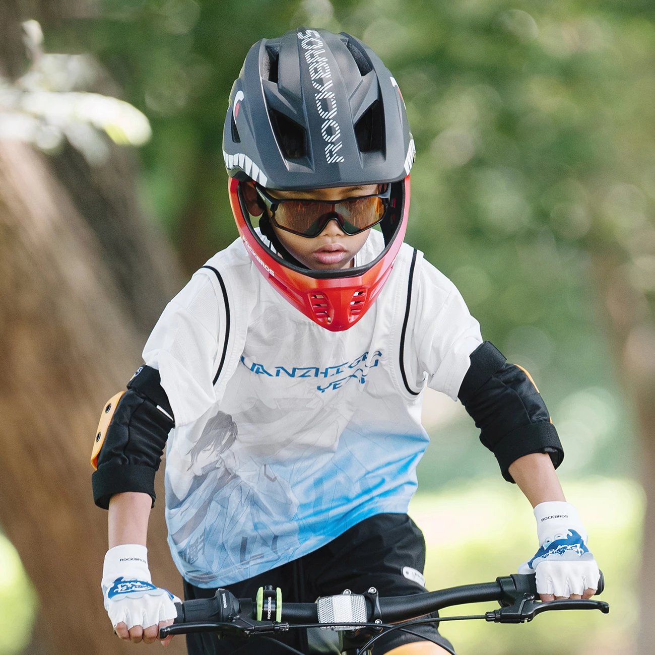 Kaskë biçiklete fëmijësh Rockbros TT-32005 Shark full-face me mjekër të heqshme, madhësi S (48-52 cm), e zezë