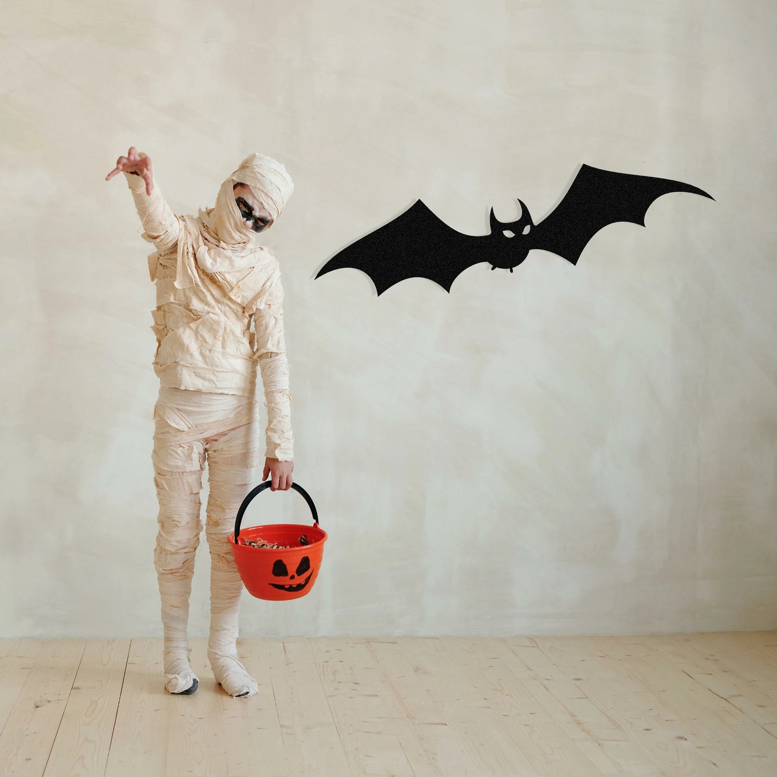 Aksesor dekorativ metalik për mur, Wallity, Halloween 12, ngjyrë e zezë, 70x17cm