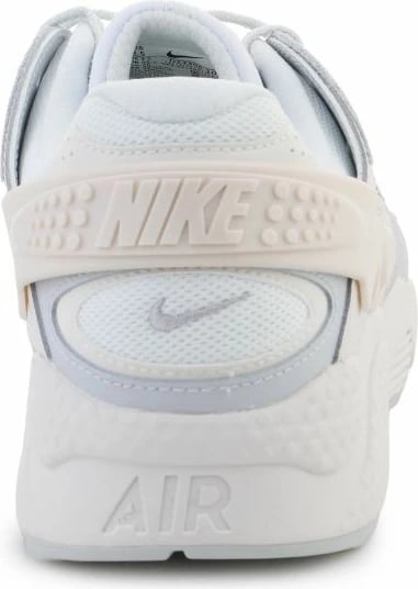 Atlete për meshkuj Nike, të bardha