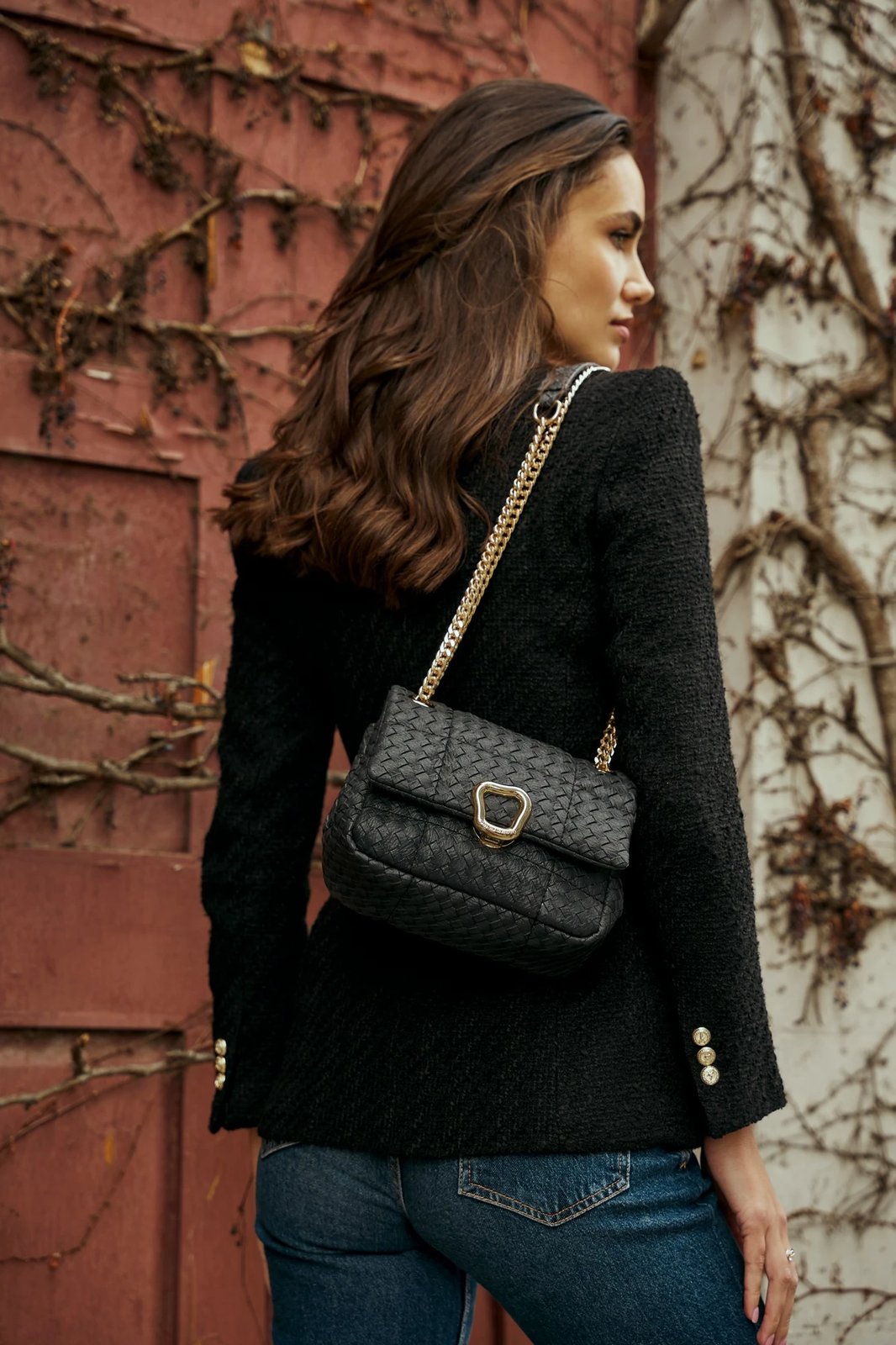 Çantë krahu Vince Camuto, Bologna, teksturë e zezë