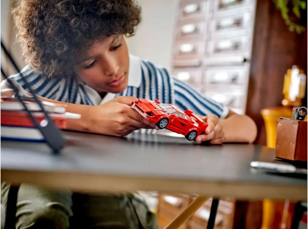 Set LEGO Speed Champions Ferrari F40, 318 pjesë, i kuq