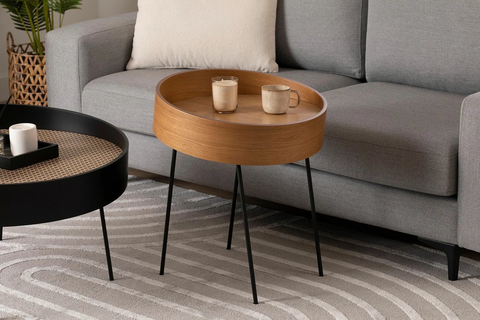 Tavolinë anësore Skye Decor, dru natyral, këmbë metalike