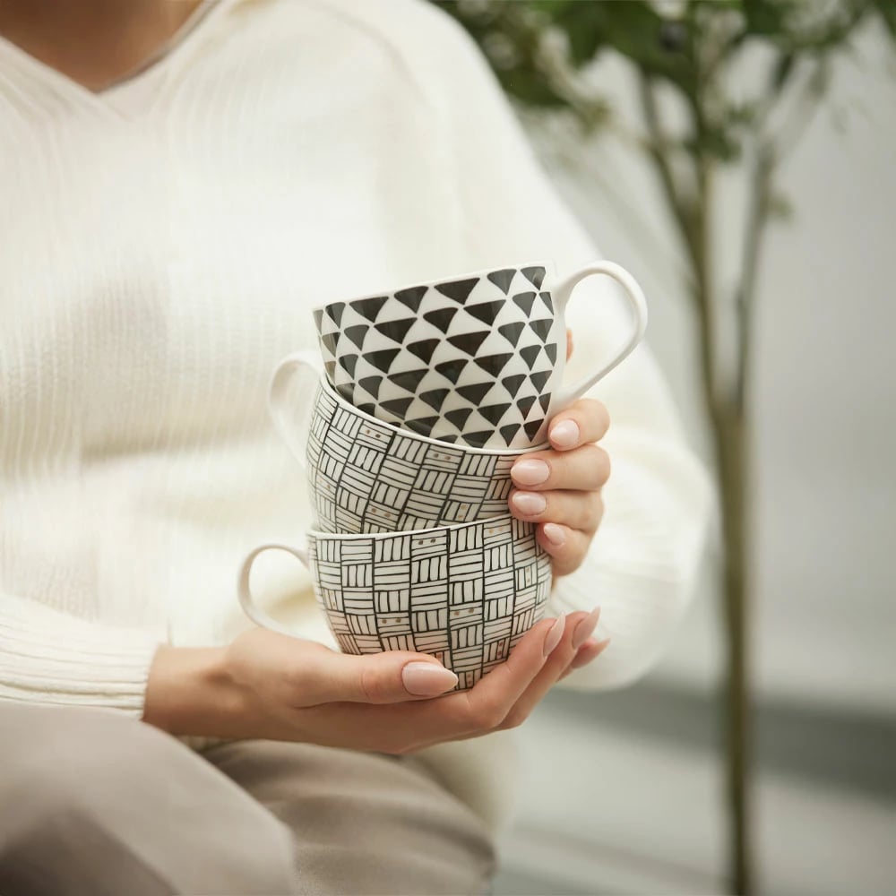 Filxhan Serax, porcelan New Bone China, bardhë, zi, ar, 11x11x8cm Filxhan Serax, porcelan New Bone China, bardhë, zi, ar, 11x11x8cm