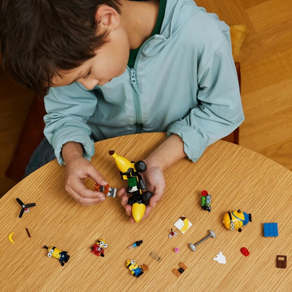 Set LEGO Minions 75580 Minions and Banana Car, 136 pjesë