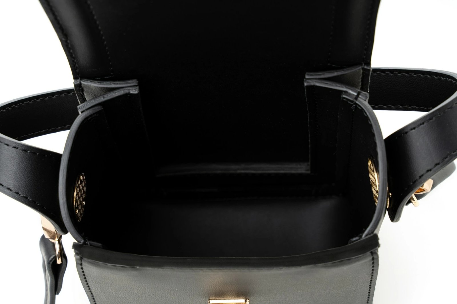 Çantë crossbody Vince Camuto, ngjyrë e zezë, Lagoon