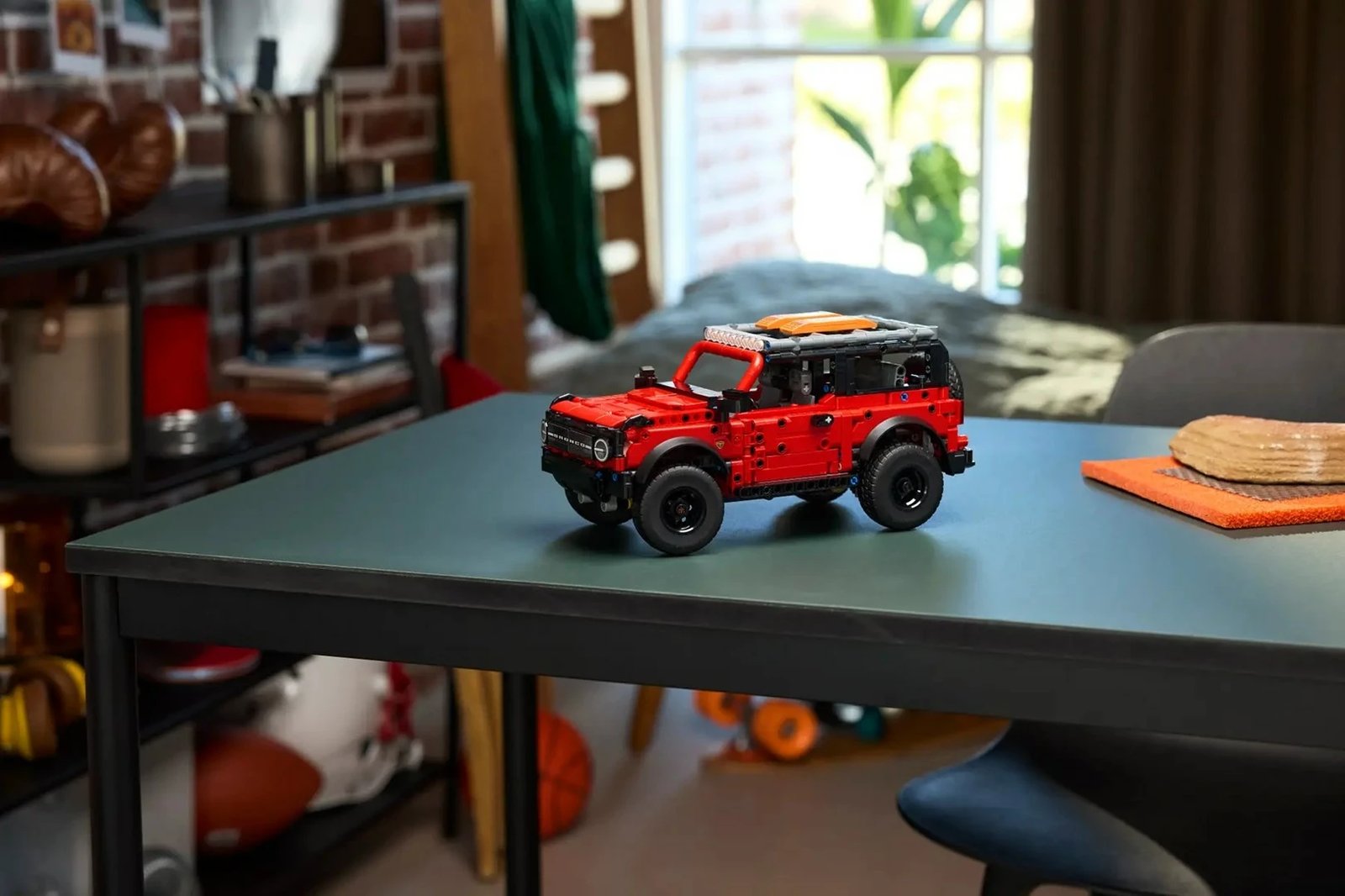 Set LEGO Technic Ford Bronco SUV 42213, për fëmijë dhe të rritur, Kuqe