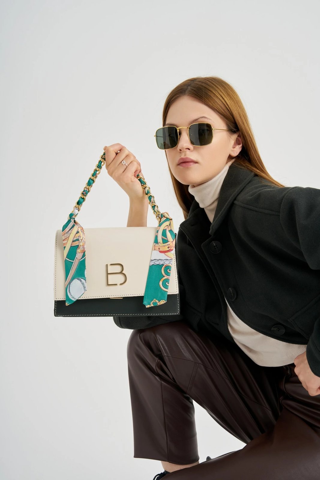 Çantë crossbody Lucky Bees, krem dhe e gjelbër e errët, 918