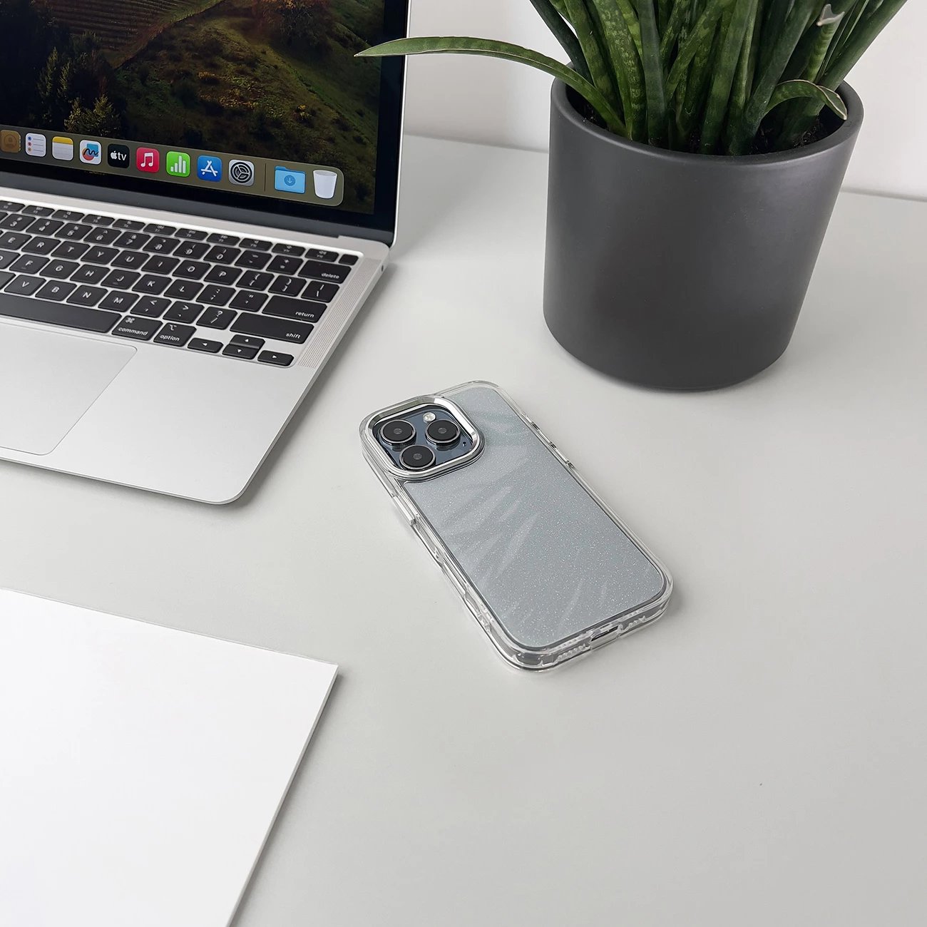 Mbështjellës Hurtel Glitter Case për iPhone 16 Pro Max, transparent me shkëlqim
