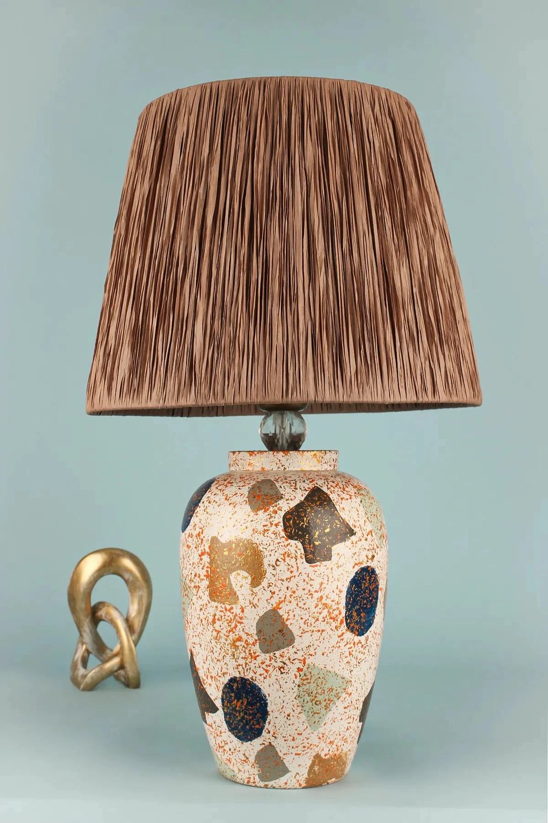 Llambë tavoline Opviq, BK047, shumëngjyrëshe, trup qeramike, kapak rafie