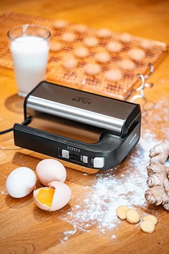 Mikser dore, Adler, AD 4225, 5 shpejtësi Turbo, 300W (max 800W), me 2 rrahëse dhe 2 hoka brumi, INOX