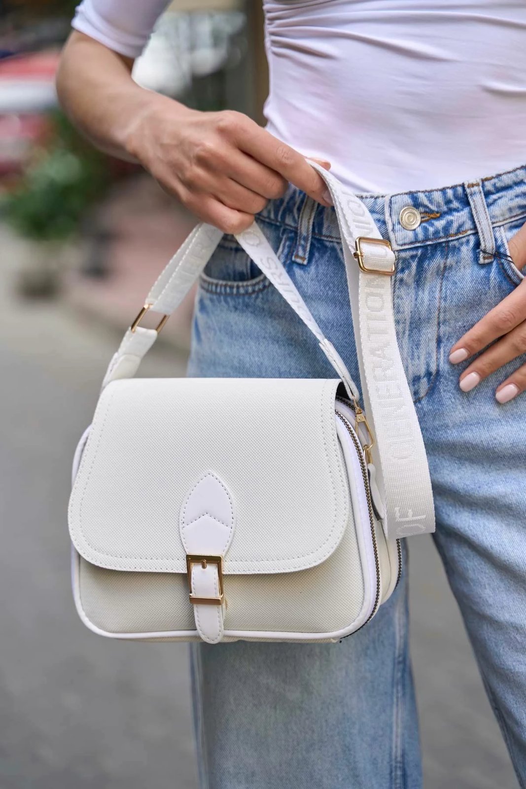 Çantë dore e bardhë Zoozie, MK1020225SV10-025