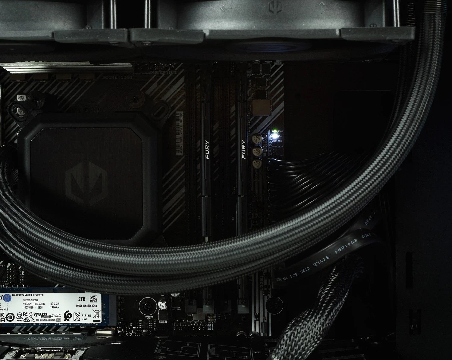 Kompjuter Ultimate R750, Ryzen 7, RTX 4070 Ti Super, 32GB RAM, 2TB SSD, e zi