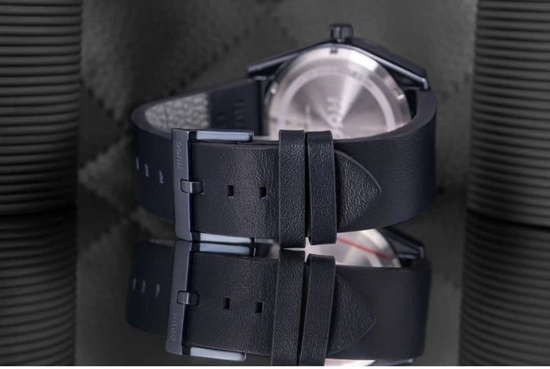 Orë dore për meshkuj Hugo, blu e errët