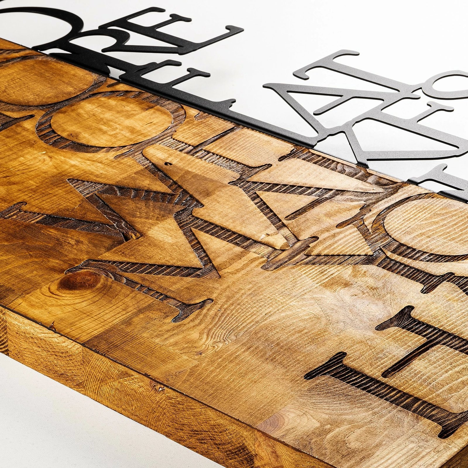 Aksesor dekorativ prej druri për mur, Wallity, ngjyrë arre dhe e zezë, 42x58cm