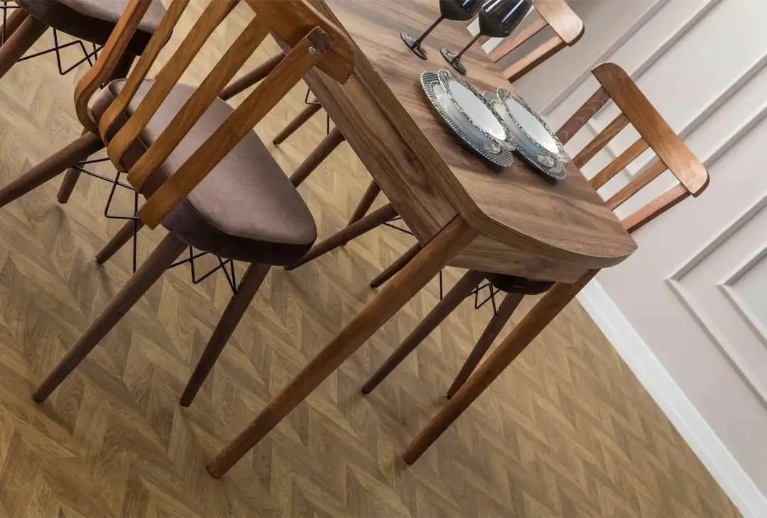 Tavolinë me karrige, set 7 pjesësh, ngjyrë kafe, Fergana, Skye Decor