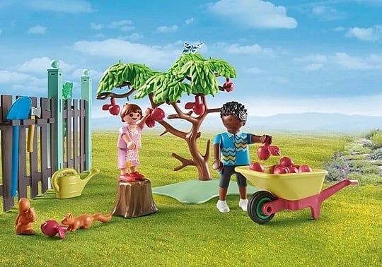 Set lodrash Playmobil My Life 71510, fermë e vogël me pula, 77 pjesë