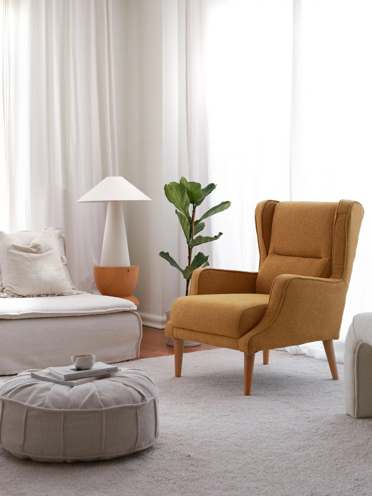 Karrige wing Atelier del Sofa, ngjyrë mustard, Klam