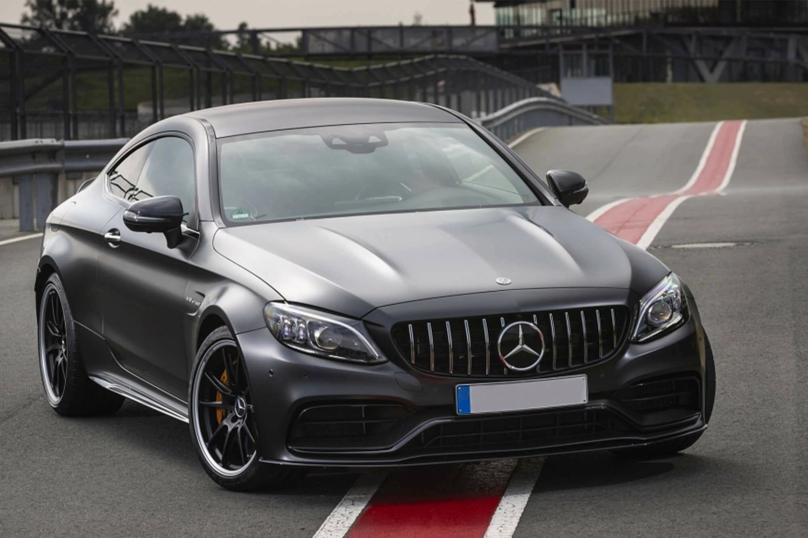 Grill i përparëm GTR për Mercedes C-Class W205 2019-… me hapsiren e kameres